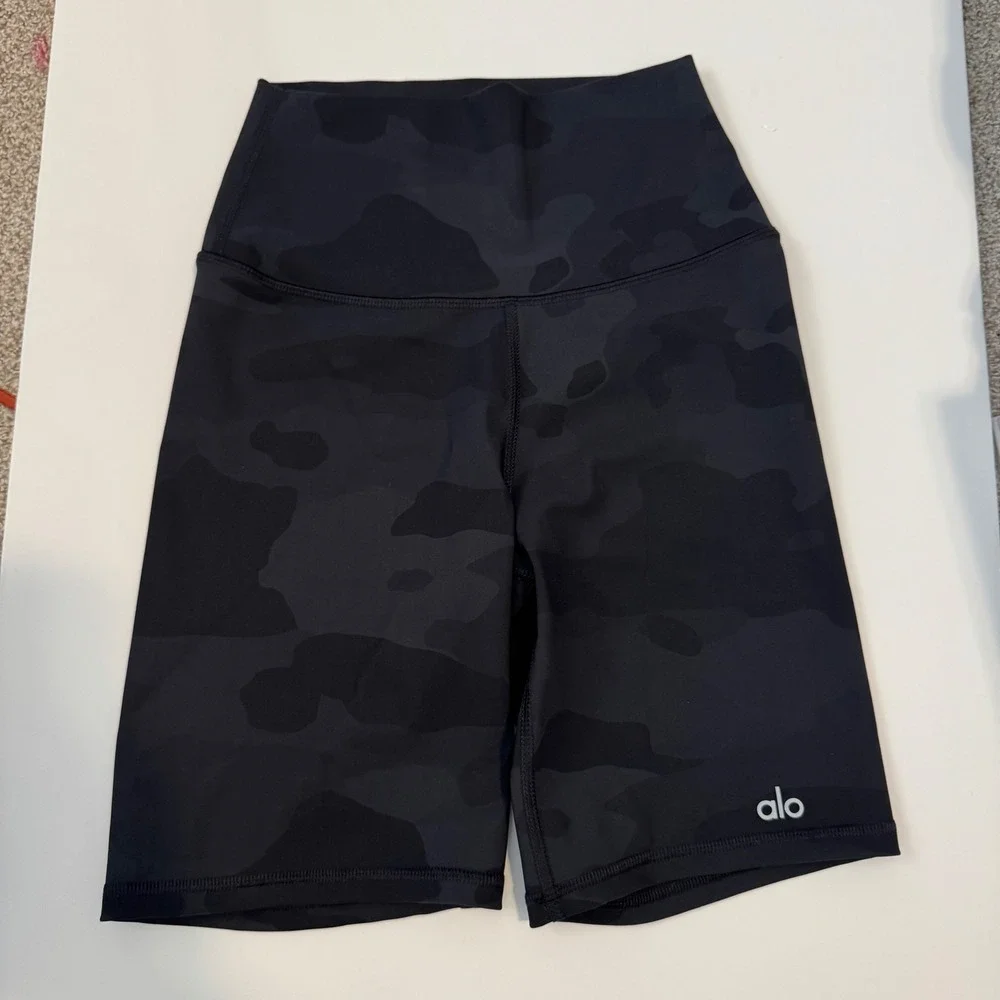 Alo Yoga Black Camo High-Waist Vapor Biker Shorts Womens Size XS RN87370 - Picture 1 of 4